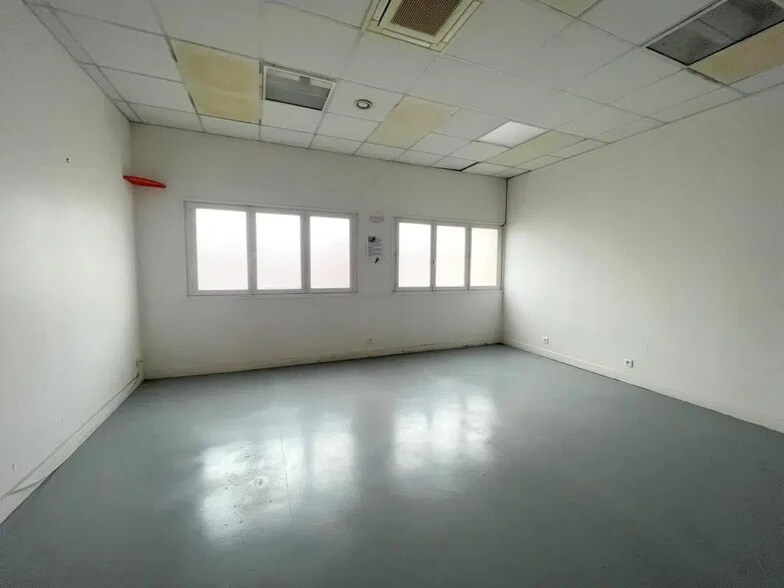 Rue Georges Bourgoin, Achères for sale - Interior Photo - Image 2 of 5