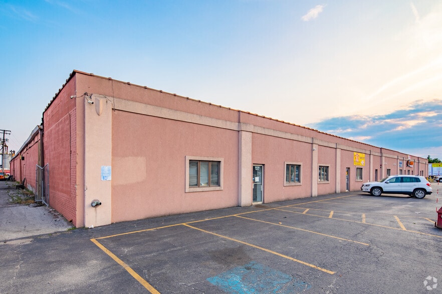 5235 W 65th St, Bedford Park, IL 60638