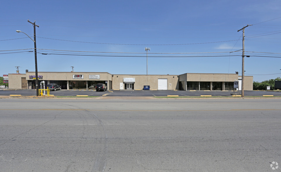 760-780 N Beach St, Fort Worth, TX for lease - Building Photo - Image 3 of 17