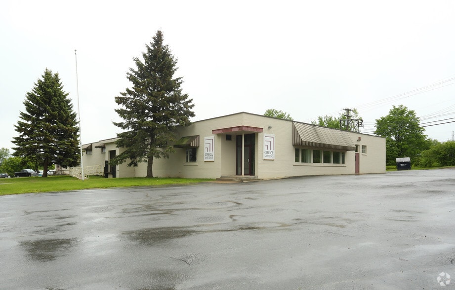 20-24 Trade Rd, Plattsburgh, NY for lease - Primary Photo - Image 1 of 8