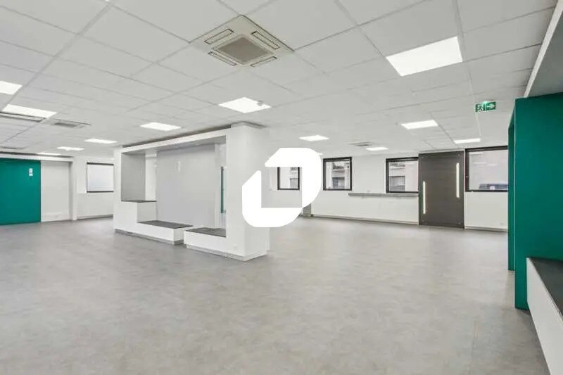 Office in Chatou for lease - Building Photo - Image 3 of 22