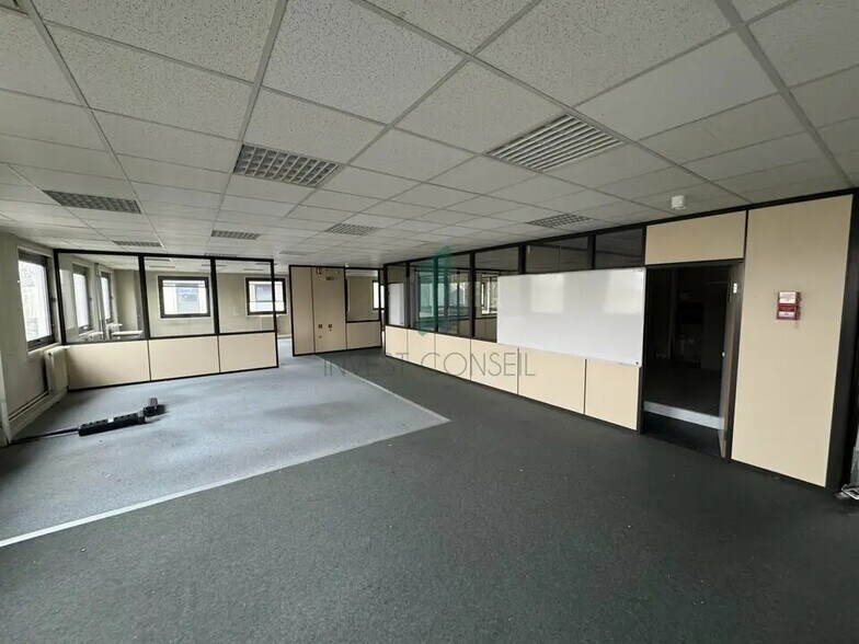 Flex in Cergy for lease - Building Photo - Image 2 of 20