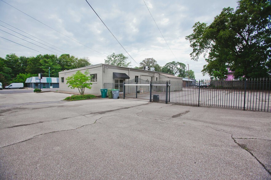 630 S Cooper St, Memphis, TN for lease - Building Photo - Image 3 of 17