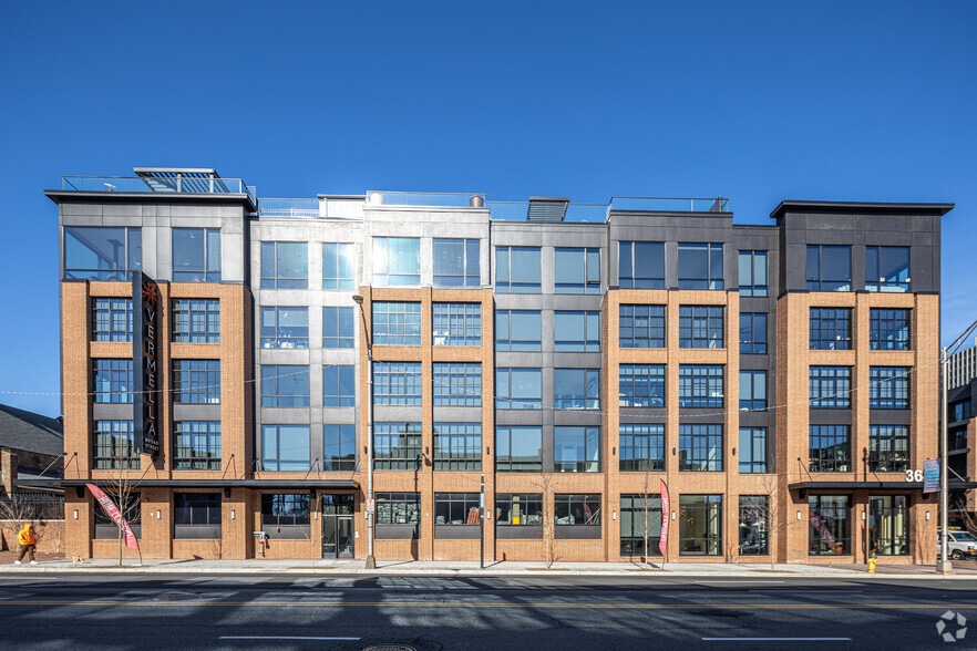 349-377 Broad St, Newark, NJ for lease - Building Photo - Image 2 of 9