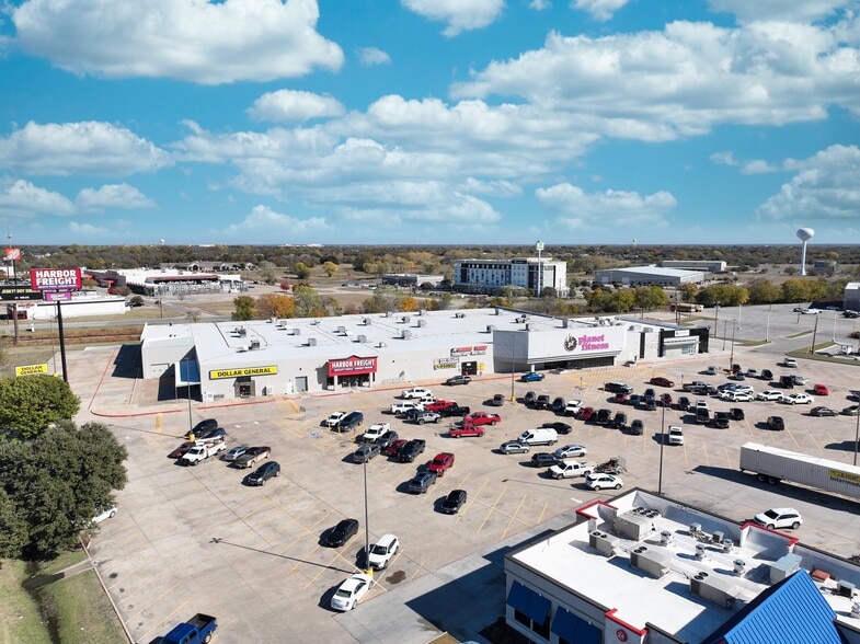 1000 N Loop 340, Bellmead, TX for lease - Building Photo - Image 3 of 4