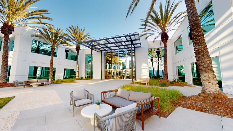 6220 Greenwich Dr, San Diego, CA for sale - Primary Photo - Image 1 of 1