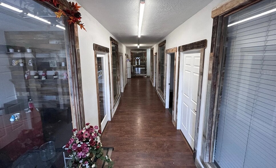 534 N 5th Ave, Pocatello, ID for lease - Interior Photo - Image 3 of 6