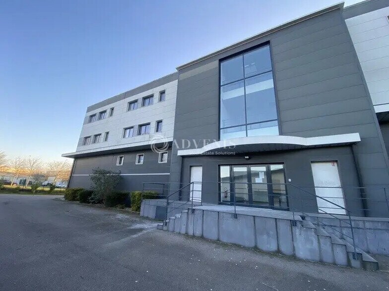 Office in Achères for sale - Building Photo - Image 2 of 9