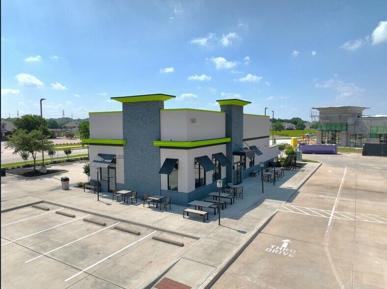 1501 W Hebron Pky, Carrollton, TX for sale - Primary Photo - Image 1 of 1