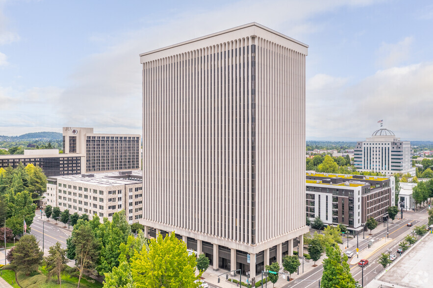 700 NE Multnomah St, Portland, OR for lease - Building Photo - Image 2 of 4