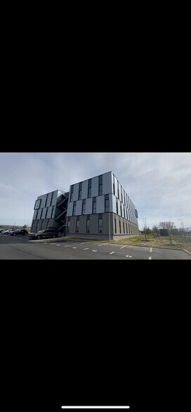 Office in VAL-DE-REUIL for lease - Building Photo - Image 2 of 17