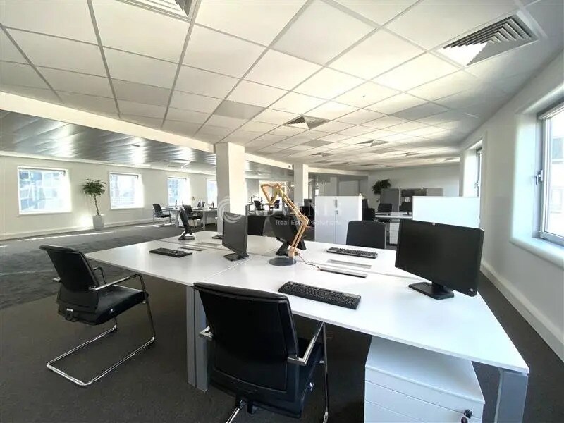Office in Courbevoie for lease Interior Photo- Image 1 of 1