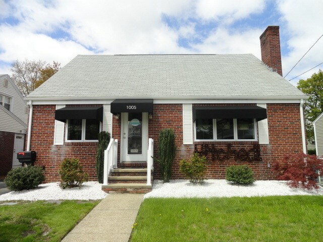 1005 Reservoir Ave, Cranston, RI for sale Primary Photo- Image 1 of 1