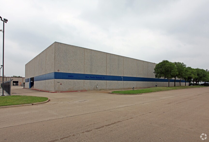 2454 McIver Ln, Carrollton, TX for sale - Primary Photo - Image 1 of 1