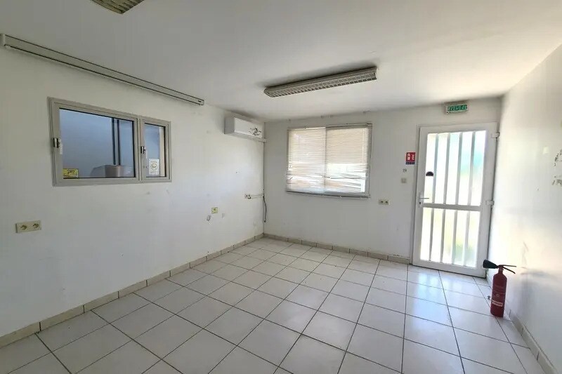 Flex in Béziers for lease - Interior Photo - Image 3 of 3