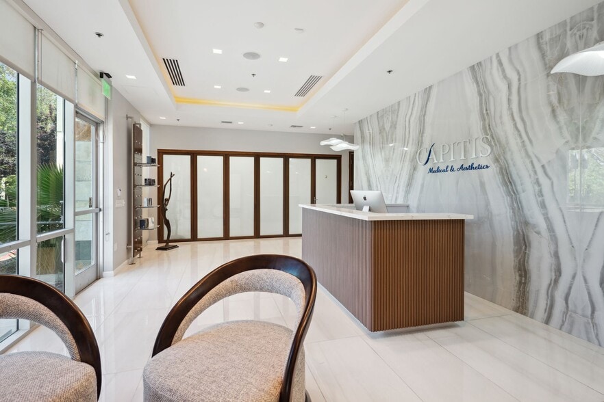 11189 Sorrento Valley Rd, San Diego, CA for sale - Building Photo - Image 3 of 23