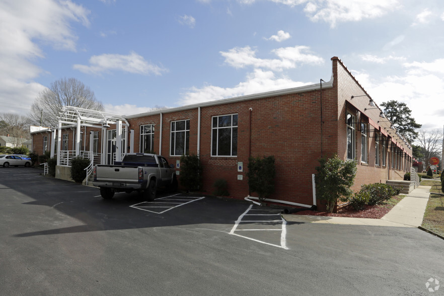 510-514 Dabney Dr, Henderson, NC for lease - Building Photo - Image 3 of 3