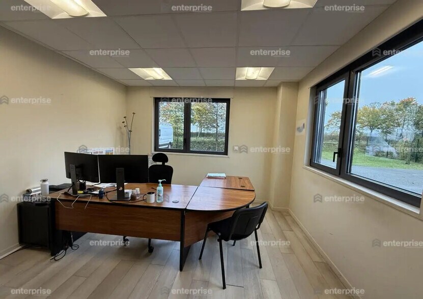 Flex in Amiens for lease - Interior Photo - Image 3 of 3
