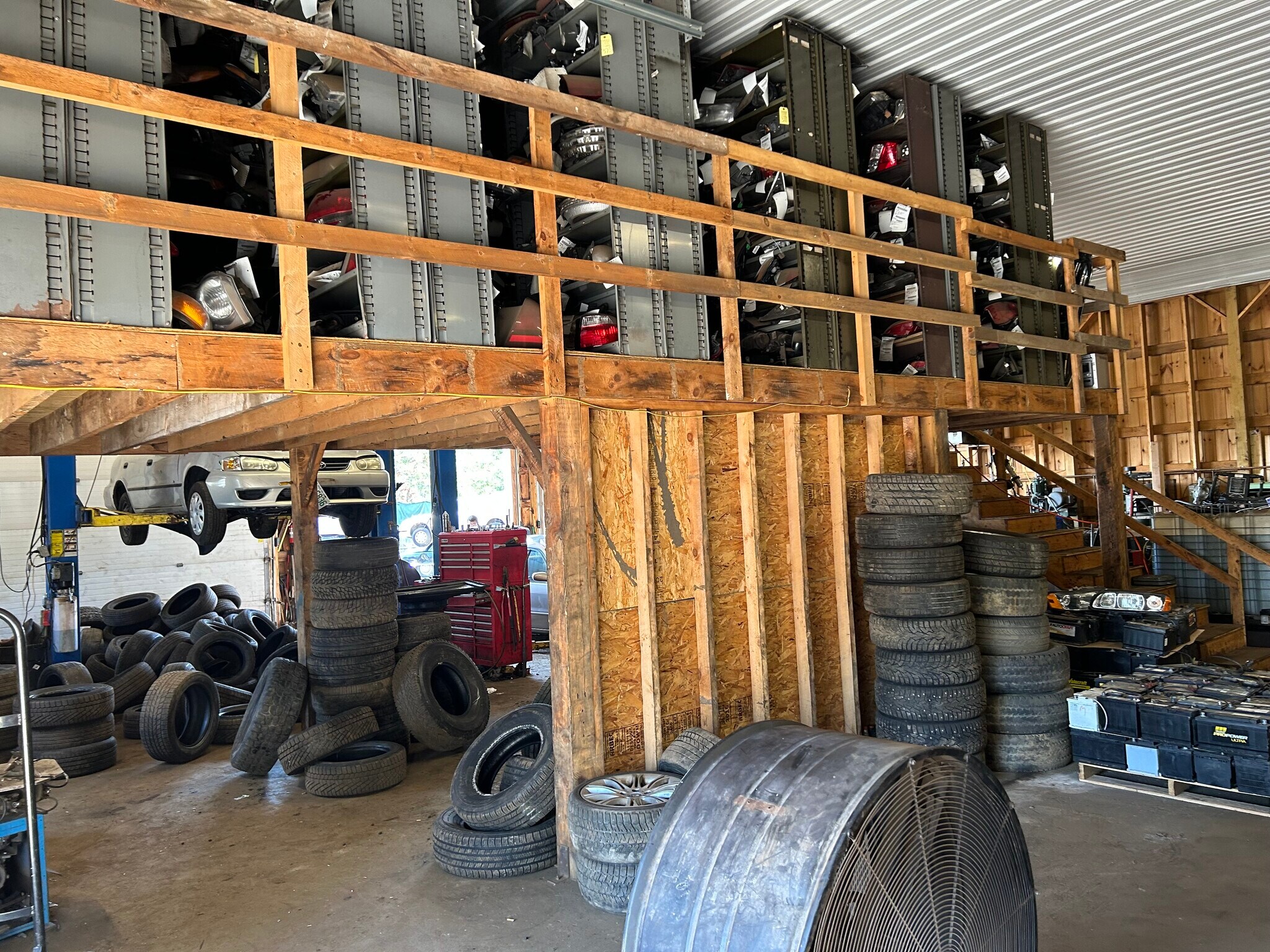 55 Hall Rd, Londonderry, NH 03053 Murray's Auto Recycling