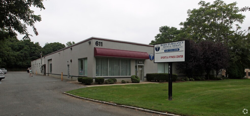 611 Old Willets Path, Hauppauge, NY for sale - Building Photo - Image 1 of 1
