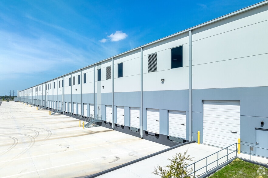 C Fred Jones Blvd, Auburndale, FL for lease - Building Photo - Image 3 of 9