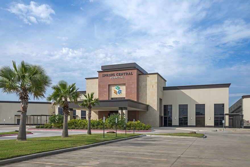 Spring Surgical Hospital portfolio of 4 properties for sale on LoopNet.com - Building Photo - Image 1 of 6