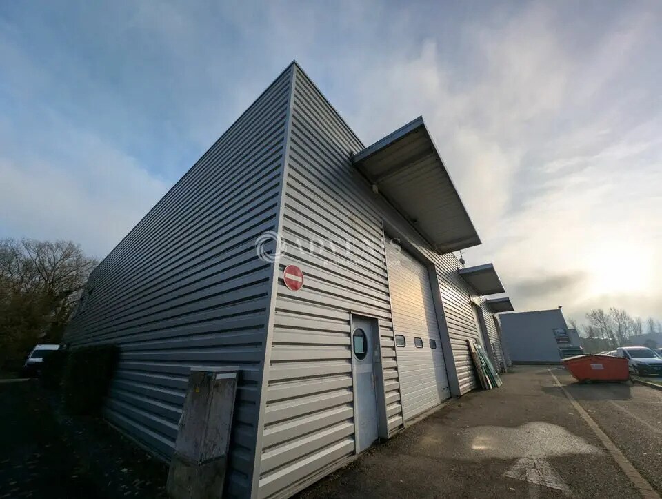 Location Local d'activités 360 m² - Photo 1