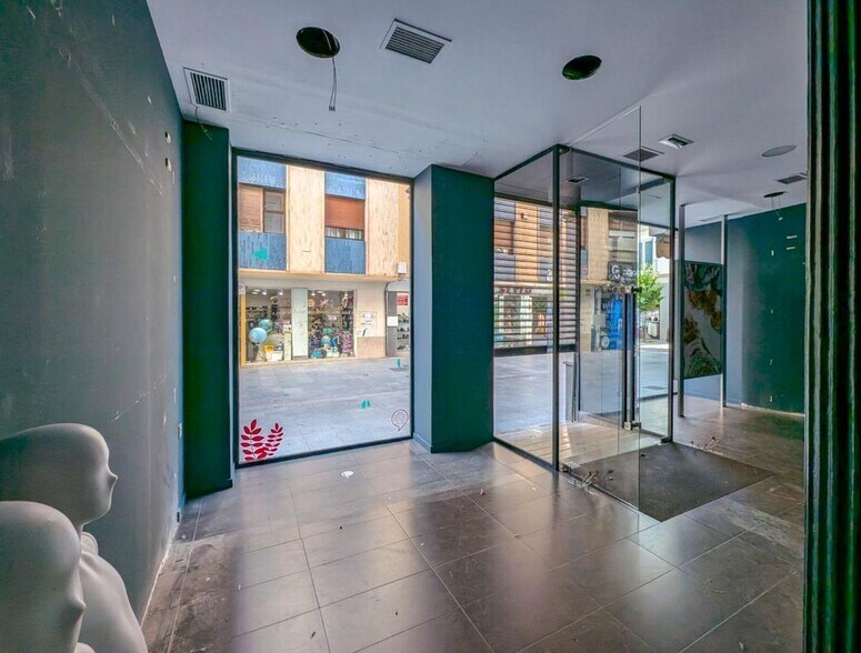 Retail in Granada for sale - Lobby - Image 3 of 16