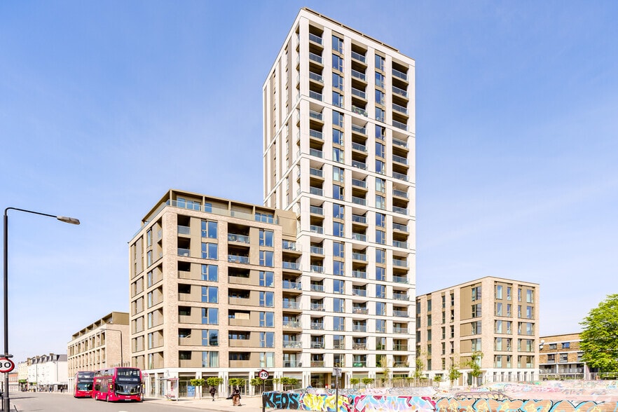 Stockwell Park Walk, London for sale - Primary Photo - Image 1 of 1