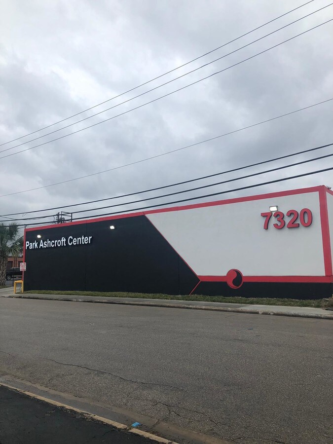 7320 Ashcroft Dr, Houston, TX 77081