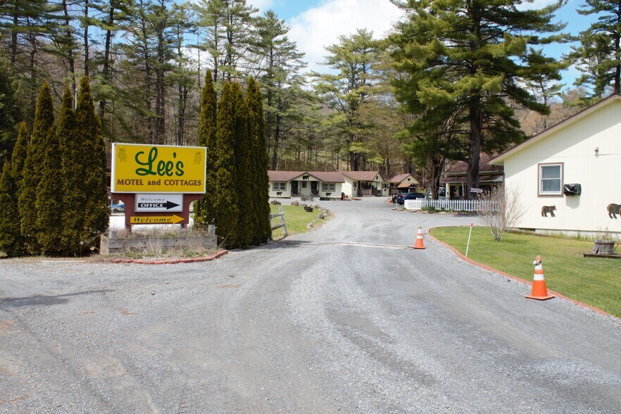 18 McGinnis Rd, Lake George, NY for sale - Primary Photo - Image 1 of 1