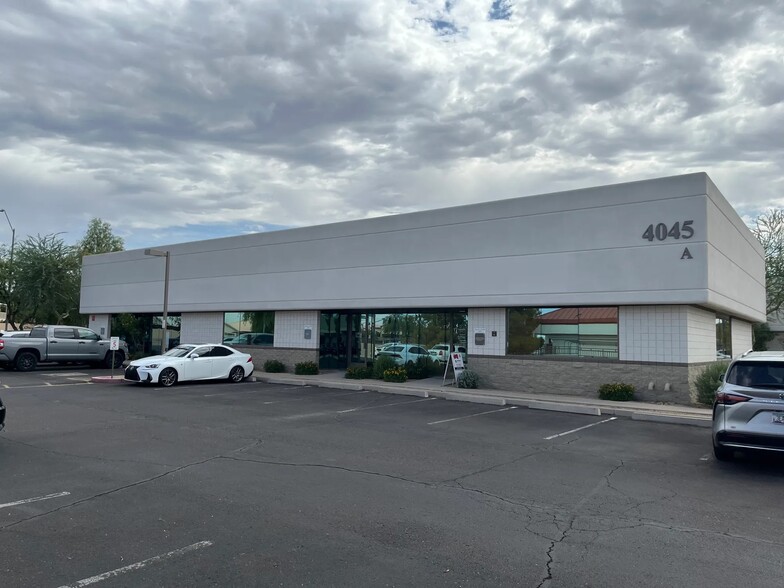 4045 E Union Hills Dr, Phoenix, AZ for lease - Building Photo - Image 1 of 5