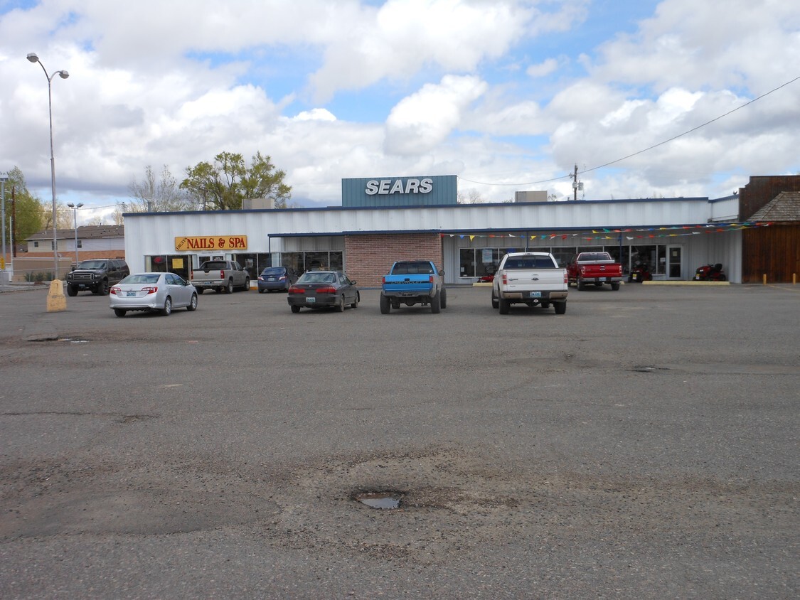 801-807 N Federal Blvd, Riverton, WY for lease Primary Photo- Image 1 of 6