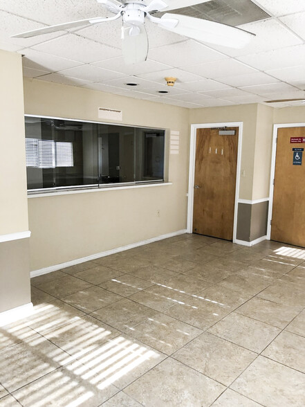 1160 Apalachee Pky, Tallahassee, FL for lease - Interior Photo - Image 3 of 5