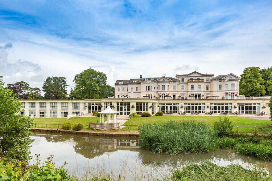 Cirencester Rd, Cheltenham, GLS GL53 8EA