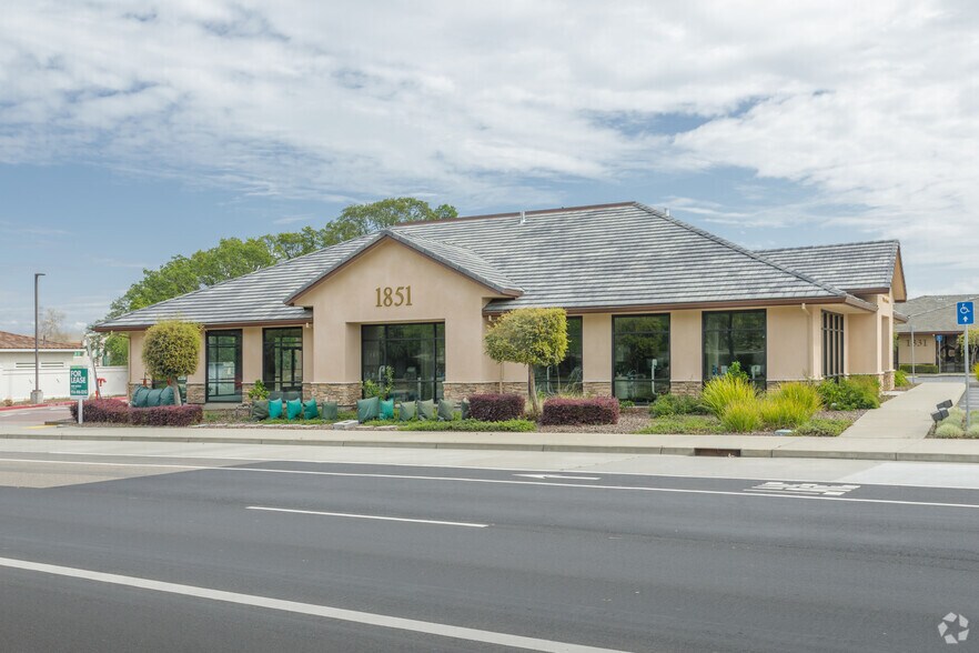 1851 Iron Point Rd, Folsom, CA 95630