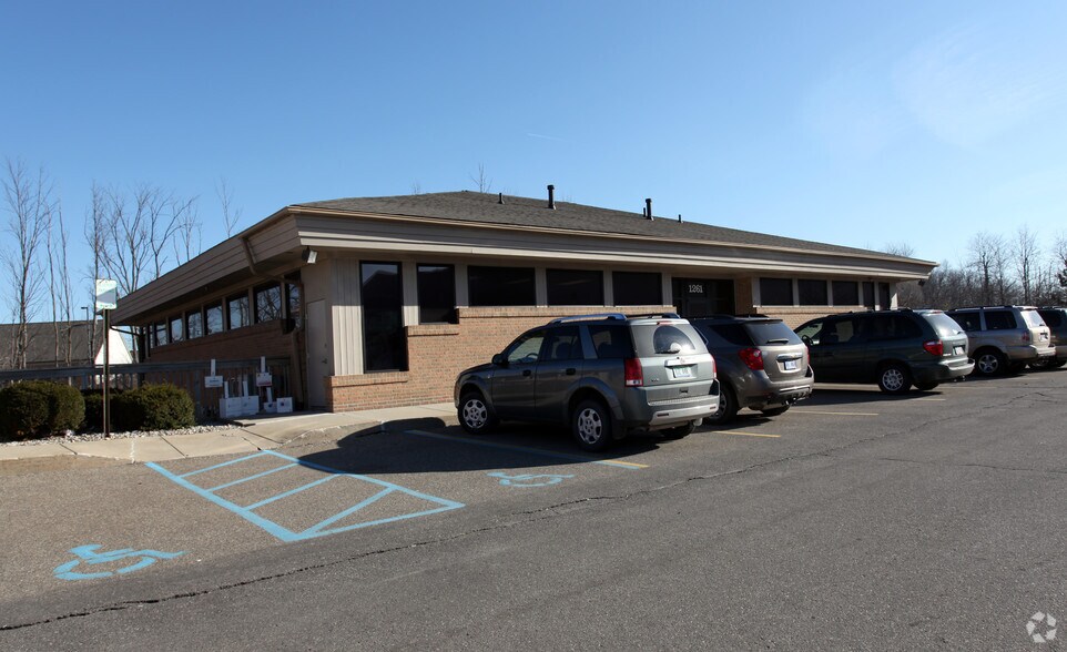 1261 S Lapeer Rd, Lake Orion, MI for sale - Primary Photo - Image 1 of 1