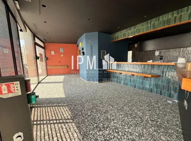 Retail in Toulon for lease - Interior Photo - Image 1 of 7