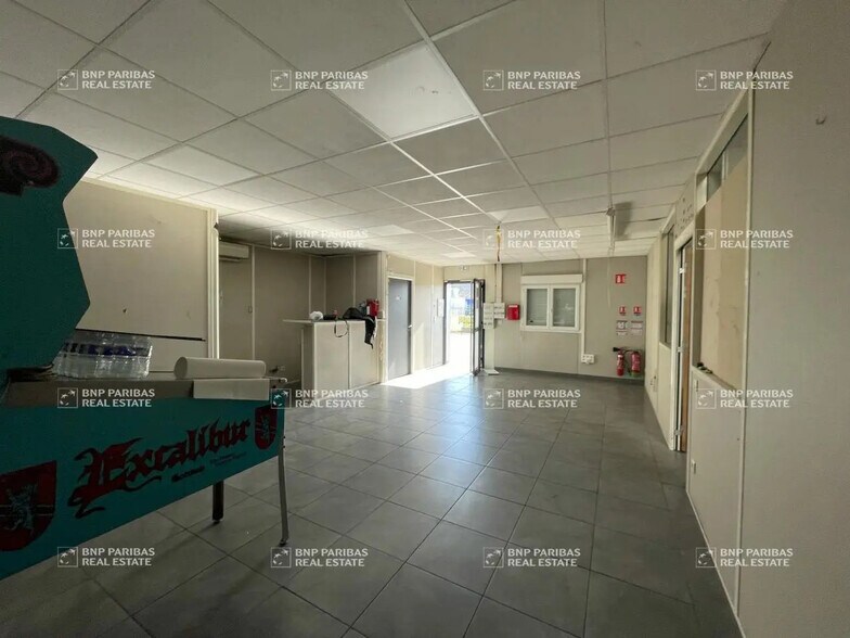 Flex in Brignais for lease - Building Photo - Image 3 of 10
