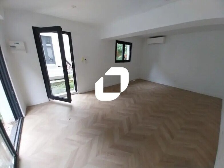 Office in Le Bouscat for lease - Interior Photo - Image 2 of 10