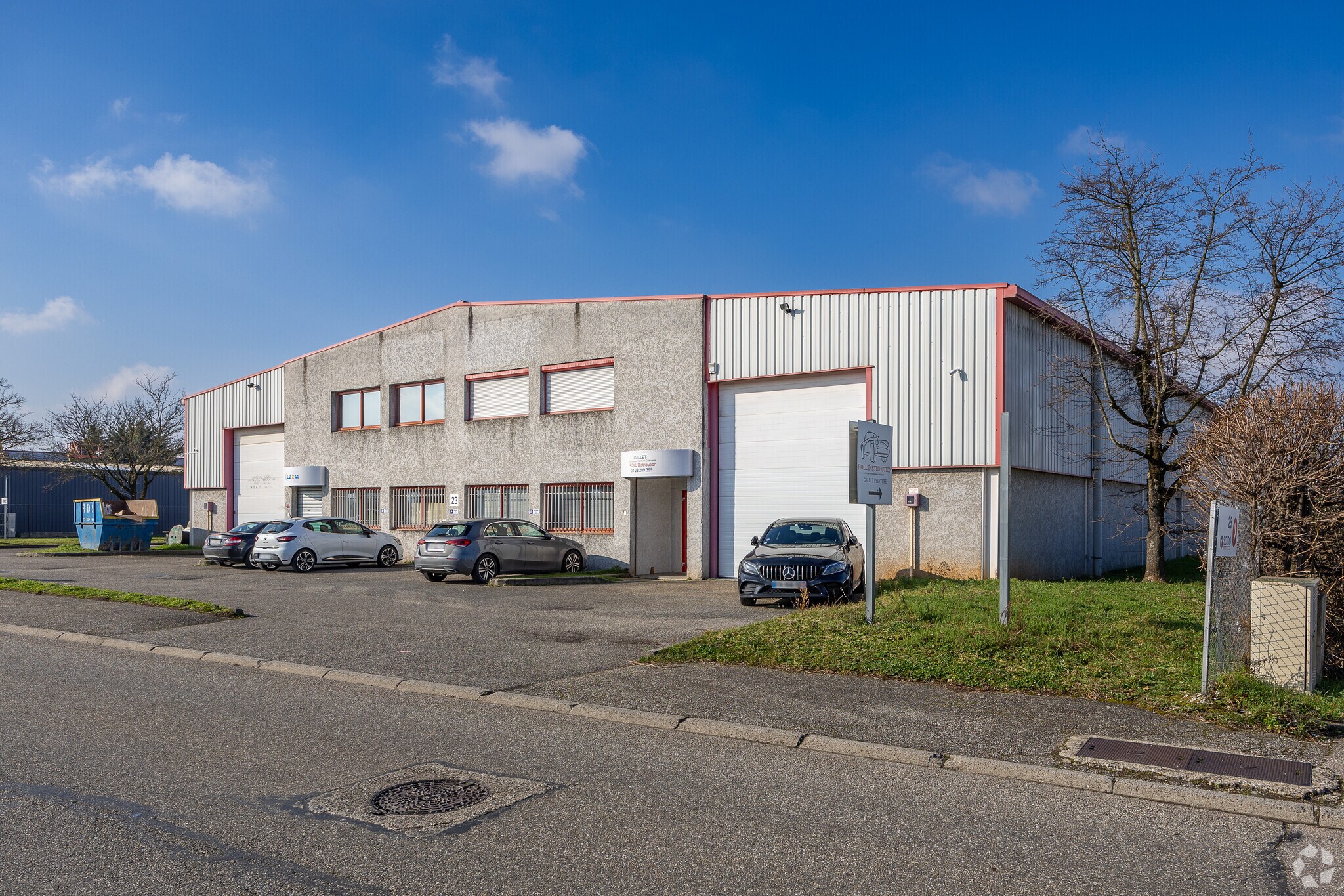 Flex in Chassieu for sale Primary Photo- Image 1 of 1