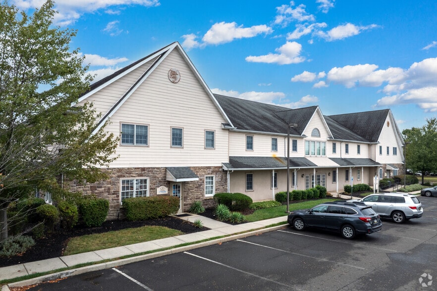 780 Newtown Yardley Rd, Newtown, PA for sale - Building Photo - Image 2 of 7