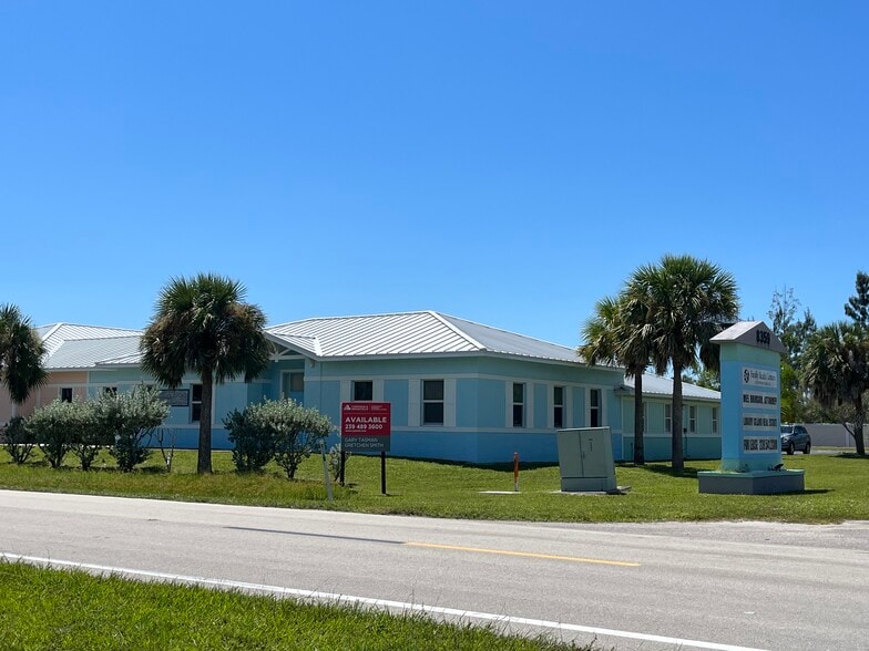 8359 Stringfellow Rd, Saint James City, FL for lease - Primary Photo - Image 1 of 35