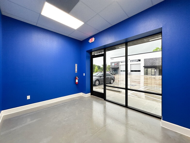 23645 Gosling Rd, Spring, TX for lease - Building Photo - Image 3 of 10