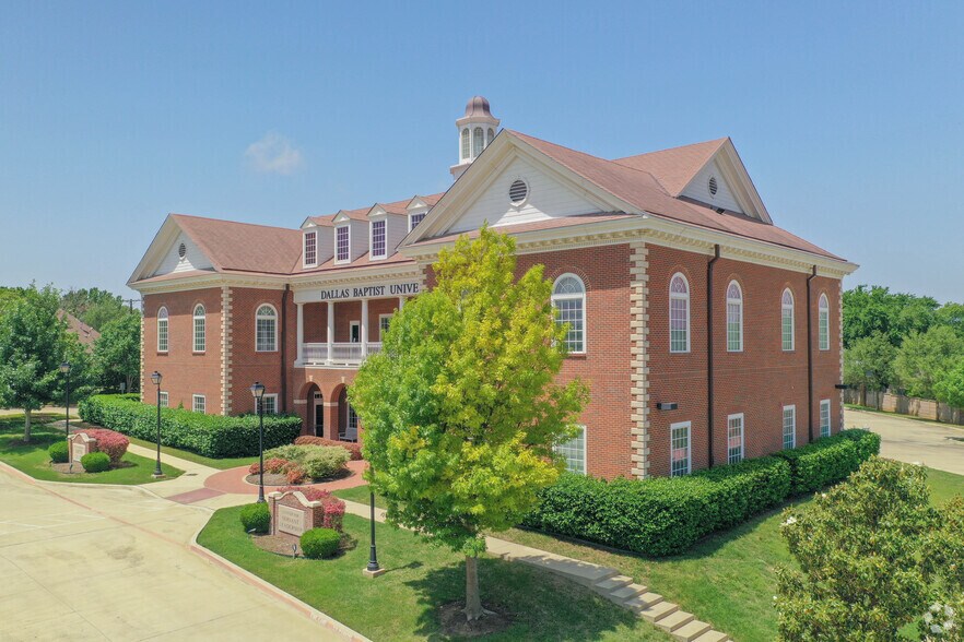 110 Grapevine Hwy, Hurst, TX for sale - Building Photo - Image 1 of 1