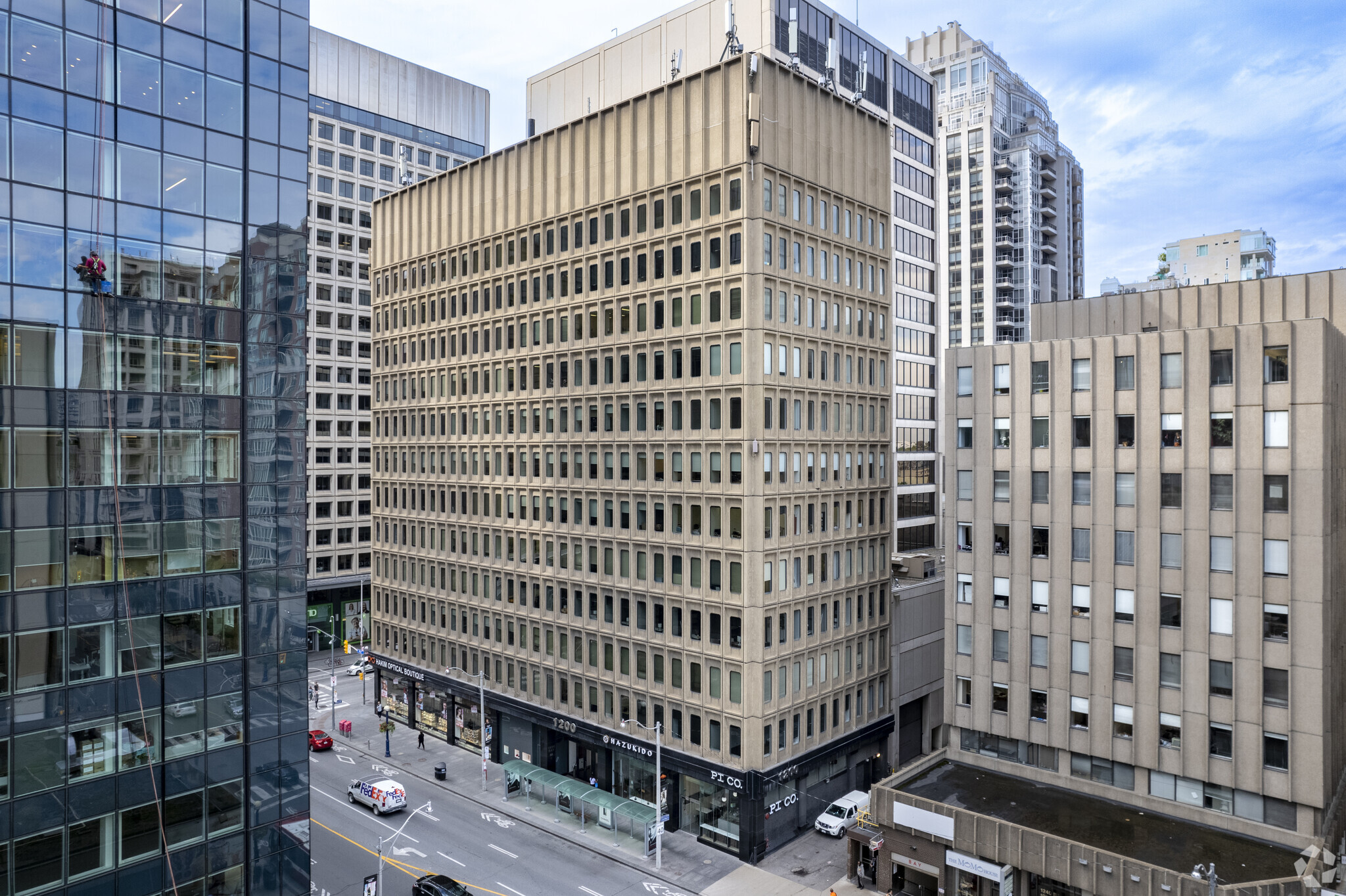 1200 Bay St, Toronto, ON for lease Primary Photo- Image 1 of 5