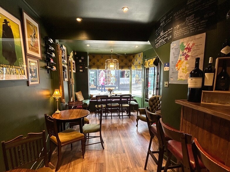 61 Harbour St, Whitstable for sale - Interior Photo - Image 2 of 4