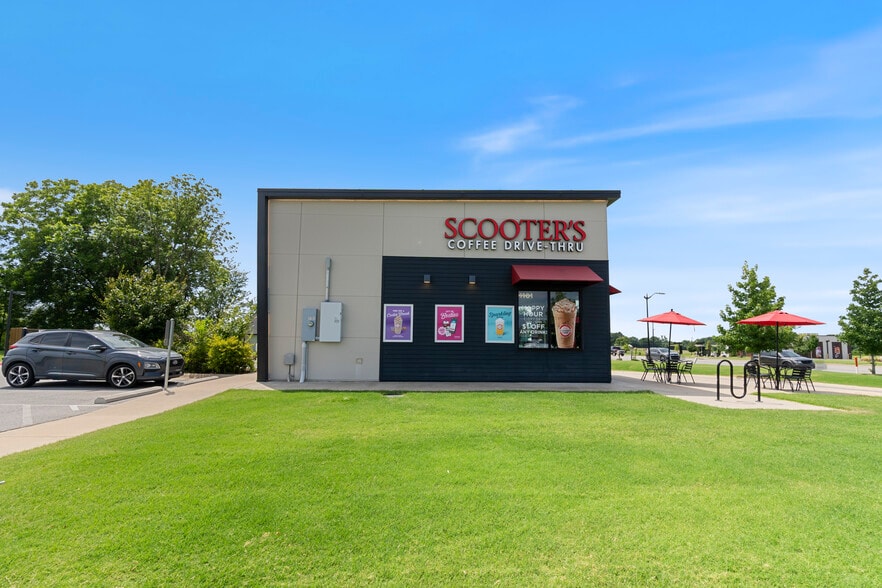 1101 SW Regional Airport Blvd, Bentonville, AR for sale - Building Photo - Image 2 of 5