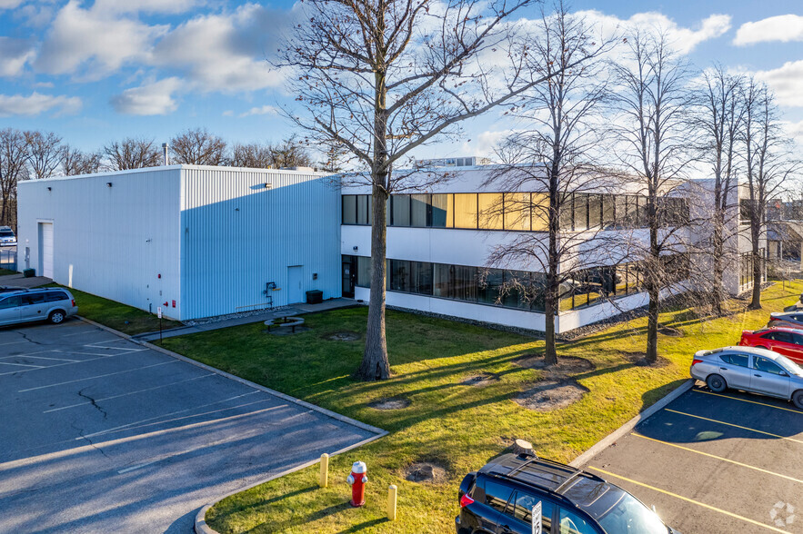 2505 Meadowvale Blvd, Mississauga, ON for lease - Building Photo - Image 2 of 4