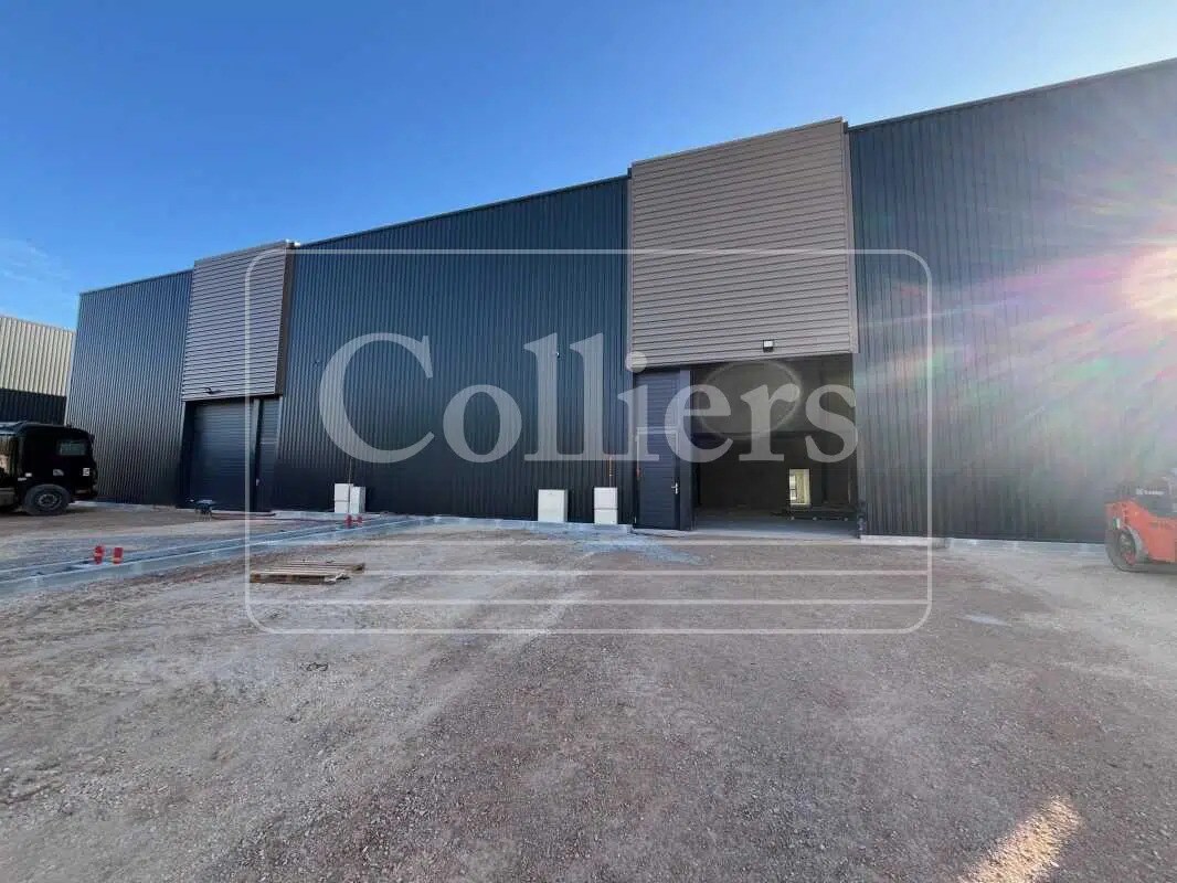 Flex in Venelles for lease Building Photo- Image 1 of 10